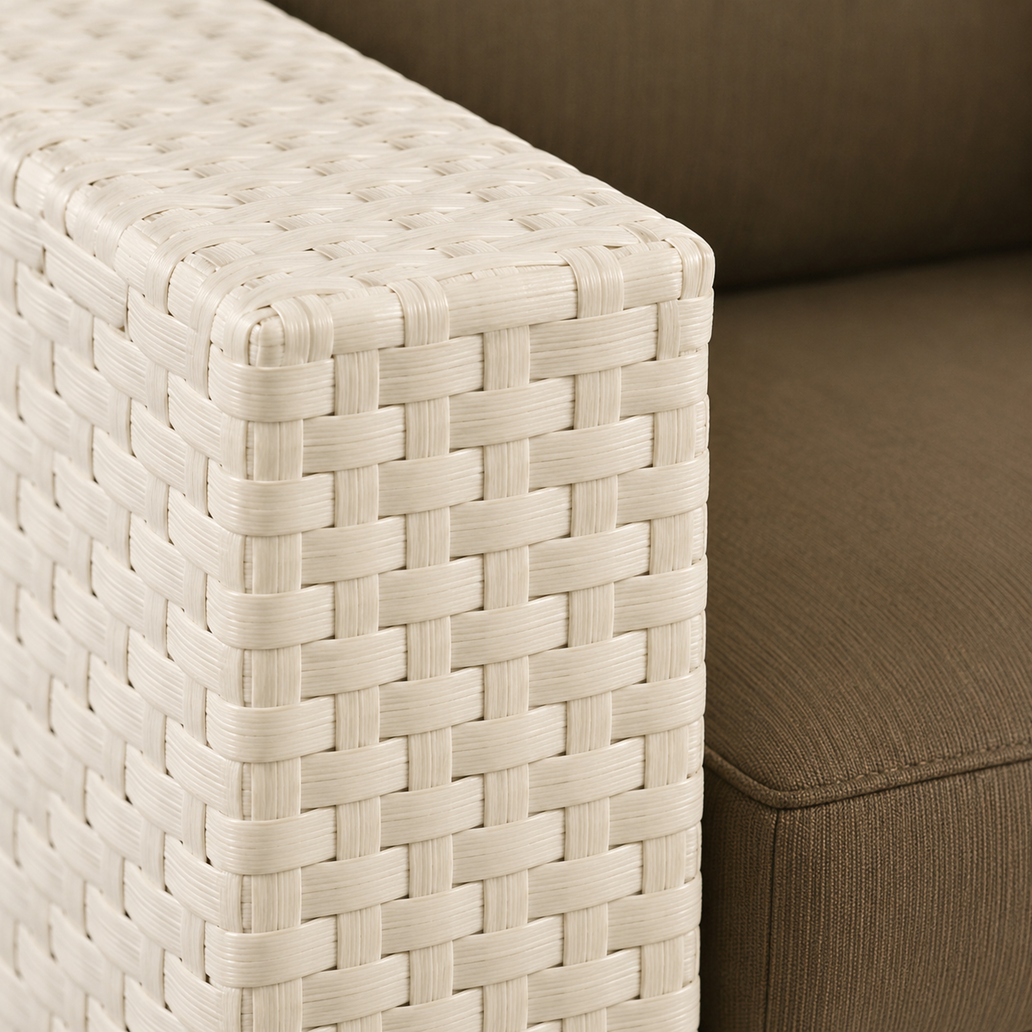 Close-up of hand-woven REHAU® Raucord weave on a welded aluminium frame